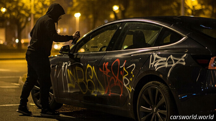 Casi La Mitad De Los Propietarios De Tesla Informan Que Sus Autos Fueron Vandalizados | Carscoops